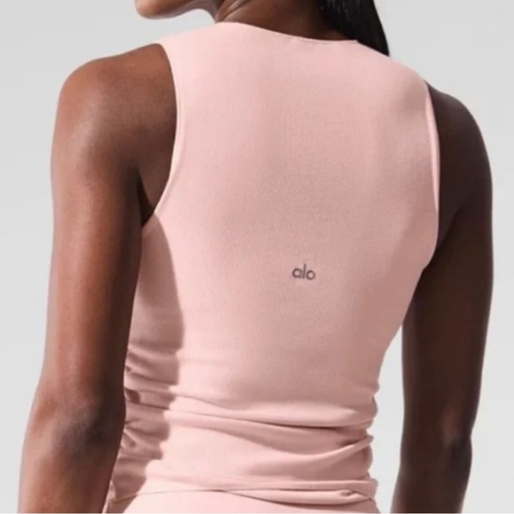 Alo sold out
Ribbed En Pointe Tank - Picture 2 of 3